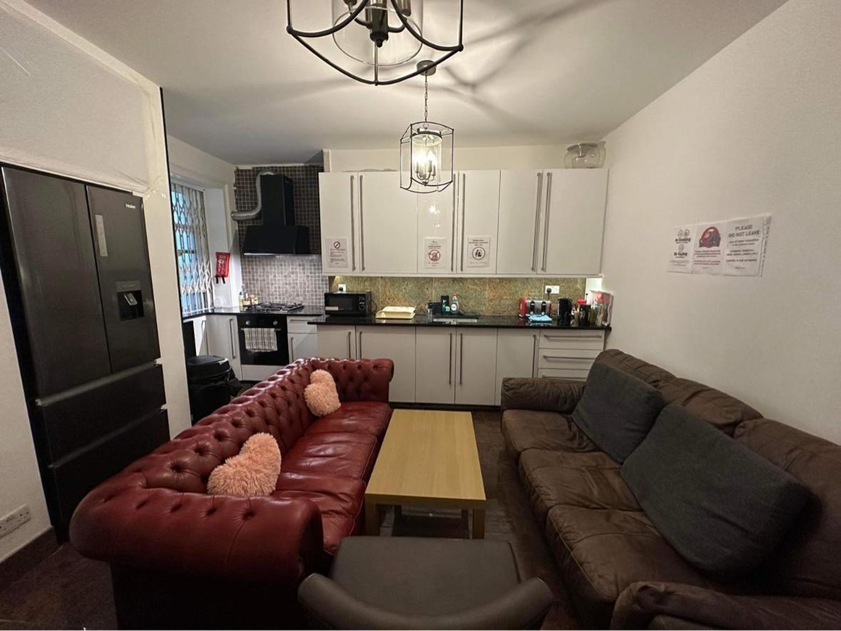 Spacious En Room, Opposite Of Tube Station, 5 Minutes From Oxford Street Guest house