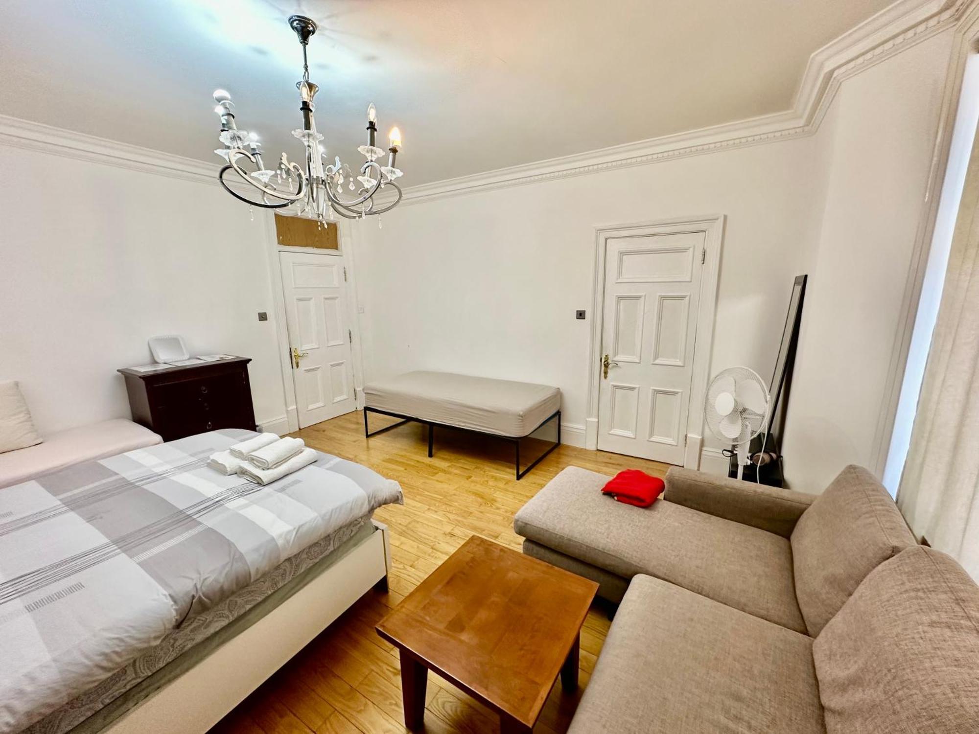 Spacious En Room, Opposite Of Tube Station, 5 Minutes From Oxford Street Casa de hóspedes *