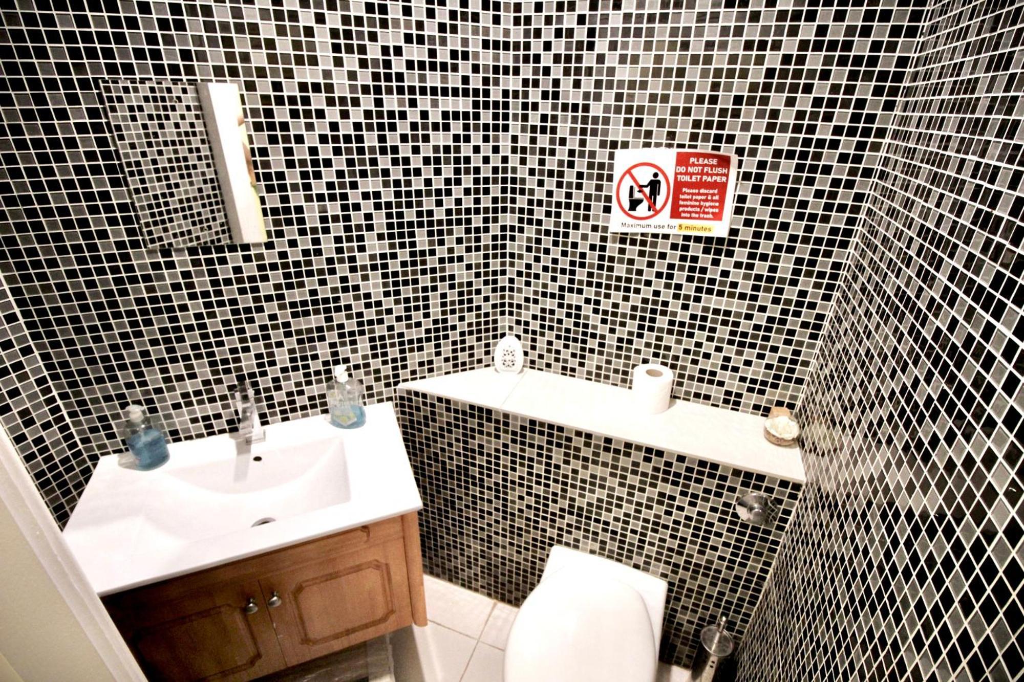 Spacious En Room, Opposite Of Tube Station, 5 Minutes From Oxford Street Casa de hóspedes Londres